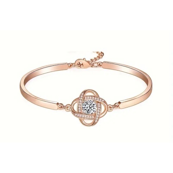 Four Leaf Clover Pendant Bracelet in Rose Gold (NWOT) - Picture 1 of 5
